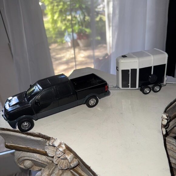 47522 Tomy ERTL 1/32 Horse Trailer Set with Black John Deere Pickup Rodeo Core - Picture 1 of 14